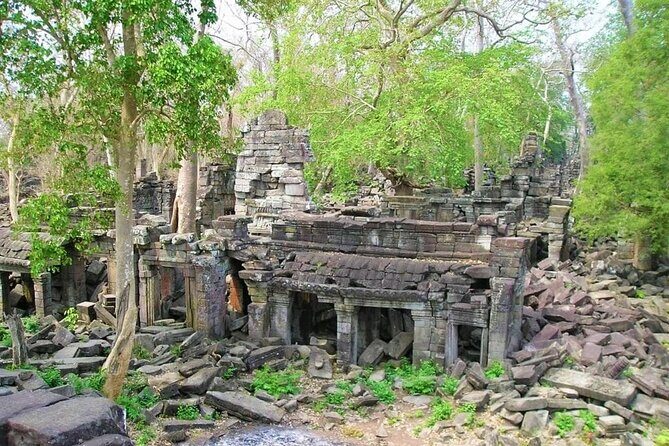 Banteay Chhmar Temple & Silk Farm Private Day Trip from Siem Reap - West Baray and Svay Romiet Pagoda: the water-side rhythm