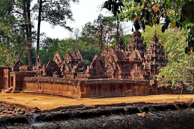 Banteay Srei & Angkor Big Circuit Tour - Banteay Srei: The Pink Stone Temple You’ll Stop and Stare At