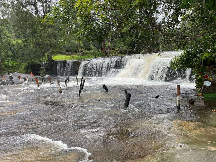 Banteay Srei, Kulen Waterfall & Beng Mealea Small-Group Tour - The River of 1000 Lingas: carvings along a riverbed stretch