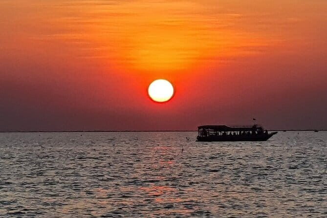 Banteay Srei Temple and Kompong Phluk Village Private Tour - Pink Banteay Srei and Tonle Sap villages: why this combo makes sense