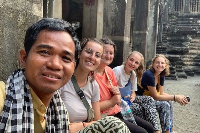 Banteay Srei Temple and Kompong Phluk Village Private Tour - Banteay Srei: pink sandstone carvings and the joy of going small