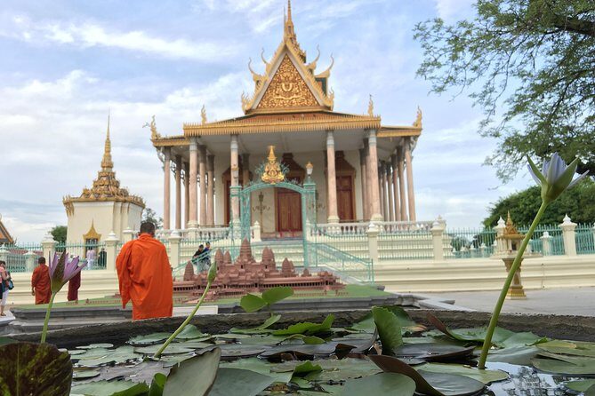 Cambodia 7 Days Tour from Siem Reap to Battambang and Phnom Penh - Battambang Central Market and White Elephant Pagoda: slow city energy