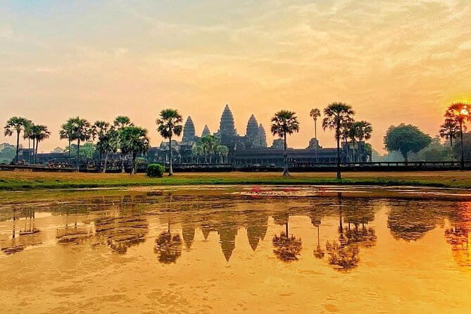 Classic Angkor Wat Sunrise Full Day Private Guide Tour - Bayon: the smiling faces in early light