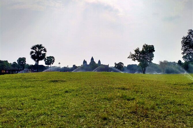 Discover Cambodia 8 Days from Siem Reap to Koh Trong -Phnom Penh - Kampong Cham and Skun: pagodas, a rural village, and the spider market stop