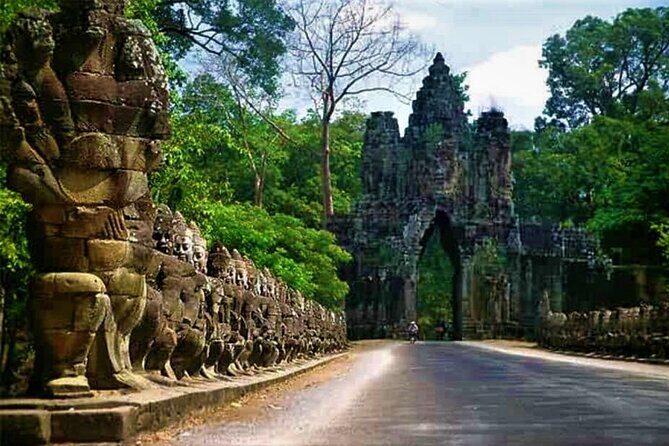 Discover Cambodia 8 Days from Siem Reap to Koh Trong -Phnom Penh - Angkor’s main event: Angkor Thom, Bayon, Ta Prohm, and Angkor Wat