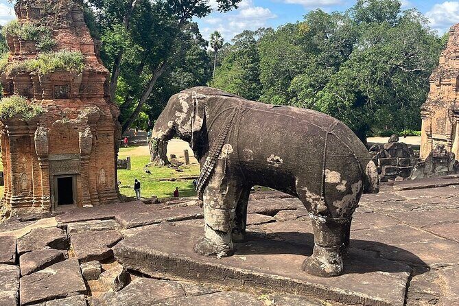 East Corner of Siem Reap - Roluos Group & Countryside - Hariharalaya at a human pace: Preah Ko, Bakong, Lolei