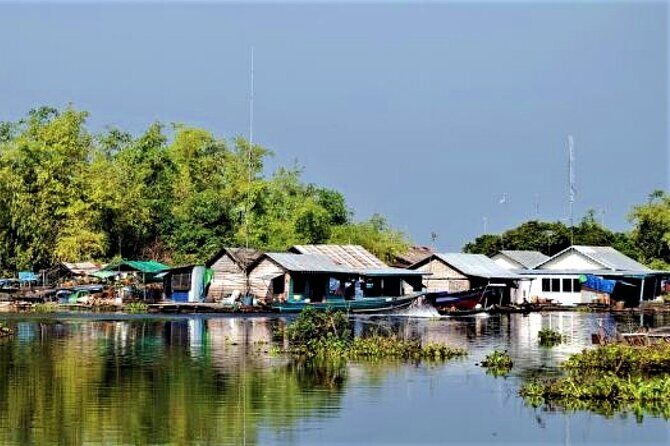 Floating Village-Mangrove Forest Private Tonle Sap Lake Boat Tour - Stop 3: Ro Lous Market (about 30 minutes)