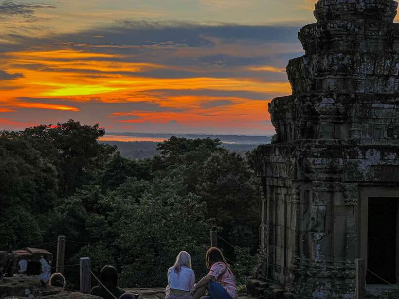From Siem Reap: Angkor Wat and Floating Village 3-Day Trip - Day 3: Sunrise Waiting, Ta Prohm’s Jungle Roots, and the Temple Chain to Preah Khan