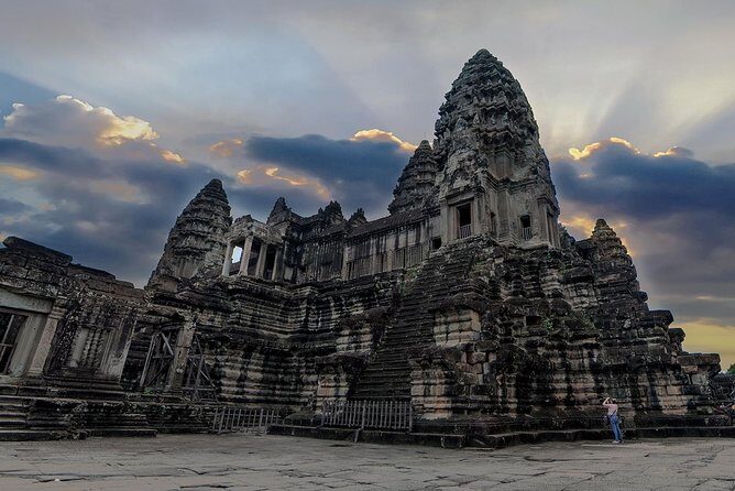 Full-Day Angkor Wat Sunrise & Sunset & All Must-See Private Tour - Angkor Wat first: what you’ll actually focus on during the 3-hour window