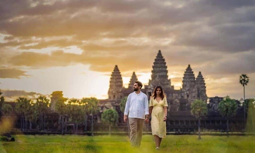 Full Day Private of Angkor Wat Tour with Tuk Tuk - Angkor Thom and Bayon: Smiling Faces Meet Jungle Air