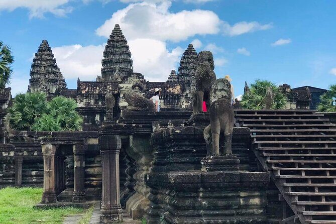 Full Day Tour Phnom Penh to Siem Reap Taxi, Angkor Visit & Return - Driver comfort and the English-speaking guide: small wins that add up