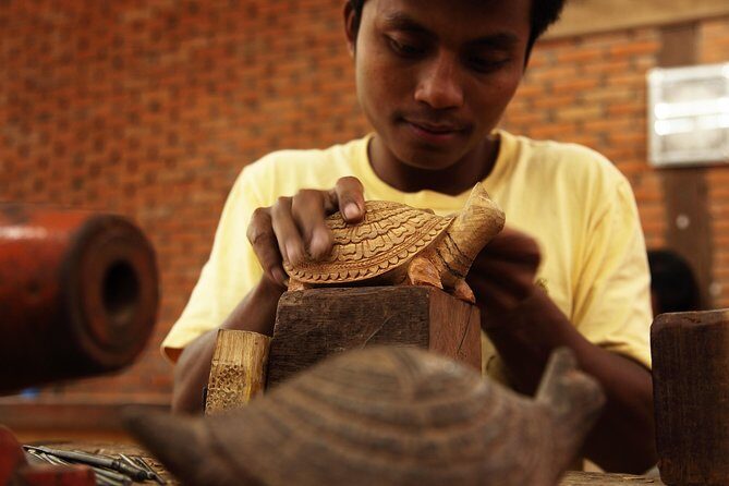 Half Day War Museum Siem Reap Killing Fields and Artisans Angkor - War Museum Cambodia: decades of conflict shown through Cambodian life