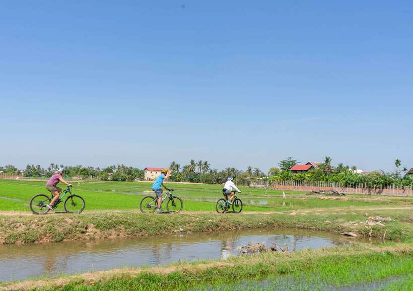 Kampong Phluk: Floating Village Sunset Bike Tour or E-Bike - Homestay Lunch: Food, Shade, and a Real Break From the Road