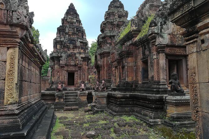 Kbal Spean, Banteay Srei & Banteay Samre temple - Banteay Srei, the Citadel of Women: where fine carving takes center stage