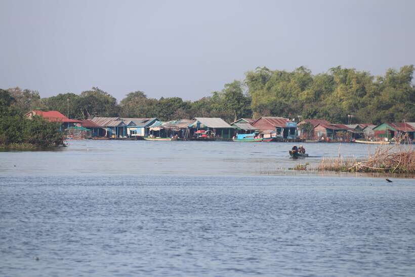 Kompong Khleang Floating Village: Full-Day from Siem Reap - The floating school stop: school supplies and respectful CSR