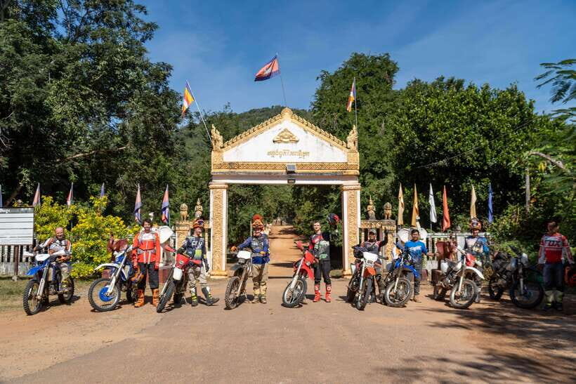 Krong Siem Reap: Kulen Mountain Trails Dirt Bike Adventure - River of 1000 Lingas: Carvings in a Natural Riverbed