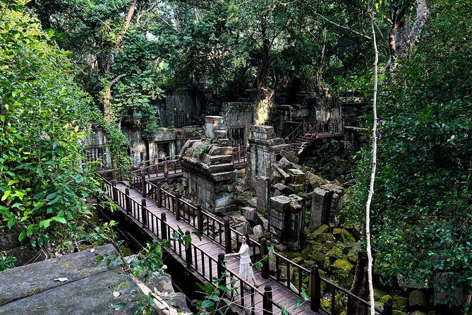 Kulen Mountain Beng Mealea and Banteay Srei Tour from Siem Reap - 1000 Lingas: the riverbed that turns water into holy meaning