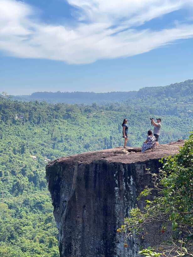 Kulen Waterfall Day Tour with Snacks Small-Group - River of 1000 Lingas: short walking, strong impact