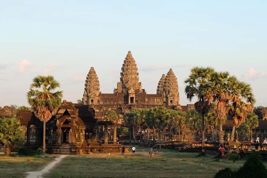 Luxury Private 2-Day Angkor Wat with English or German Guide - Private Angkor Wat pacing: a calmer way to do the classics