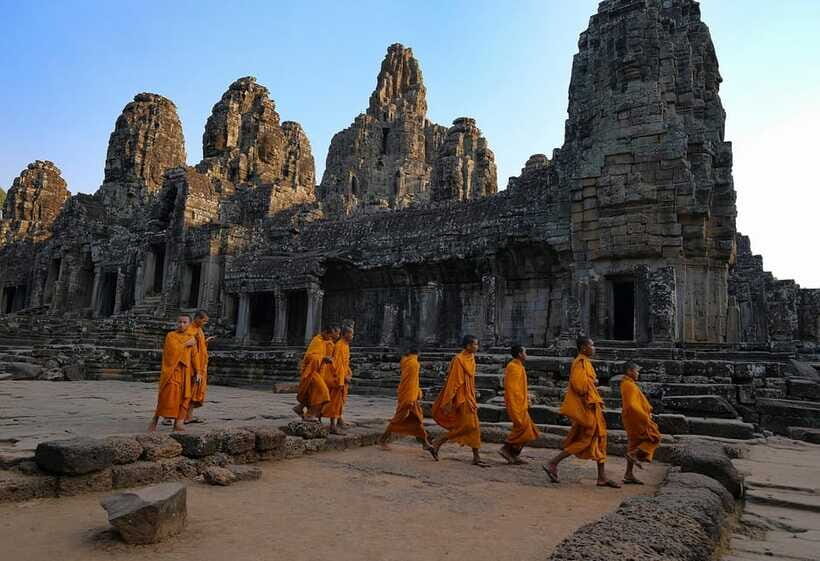 Luxury Private 2-Day Angkor Wat with English or German Guide - Day Two for the 2-day option: sunrise, Angkor Thom, and more Grand Circuit temples