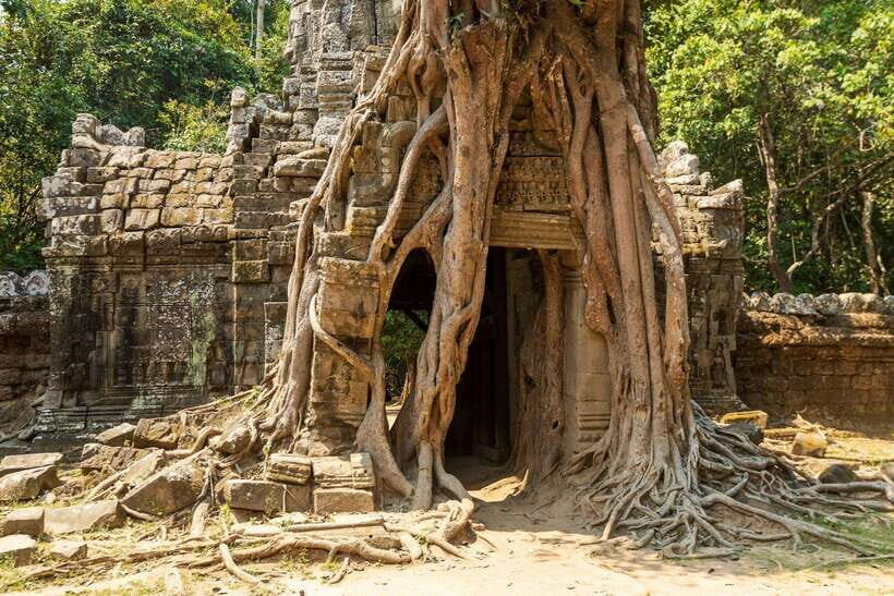Luxury Private 2-Day Angkor Wat with English or German Guide - Comfort and practical details: van, water, wet towels, and dress code