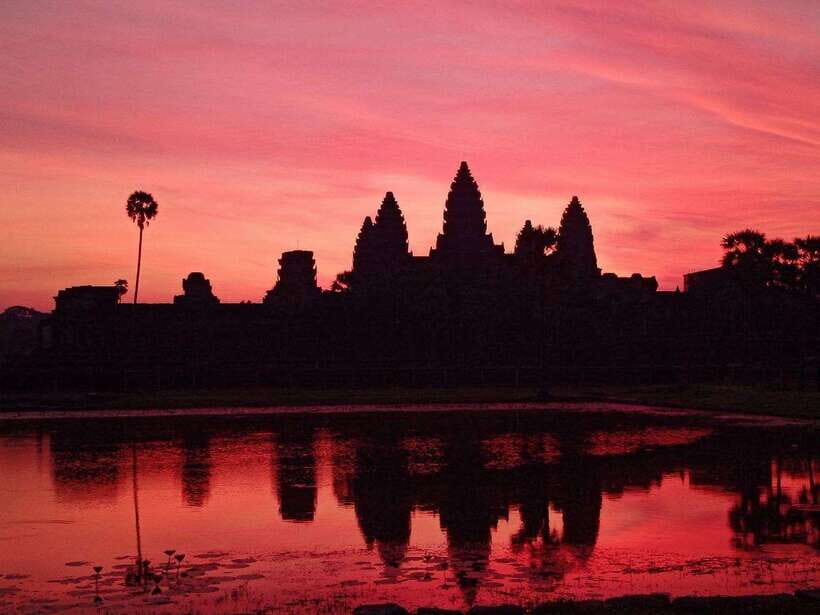 One Day Angkor Wat Trip with Sunrise - Sunrise at Angkor Wat: the photo moment starts before dawn
