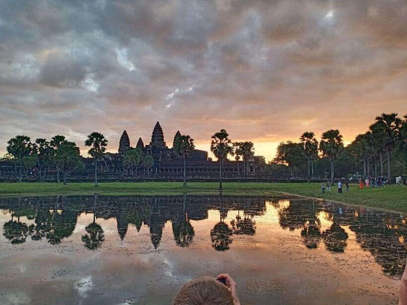One Day Angkor Wat Trip with Sunrise - Inside Angkor Wat: carvings, history, and where to focus