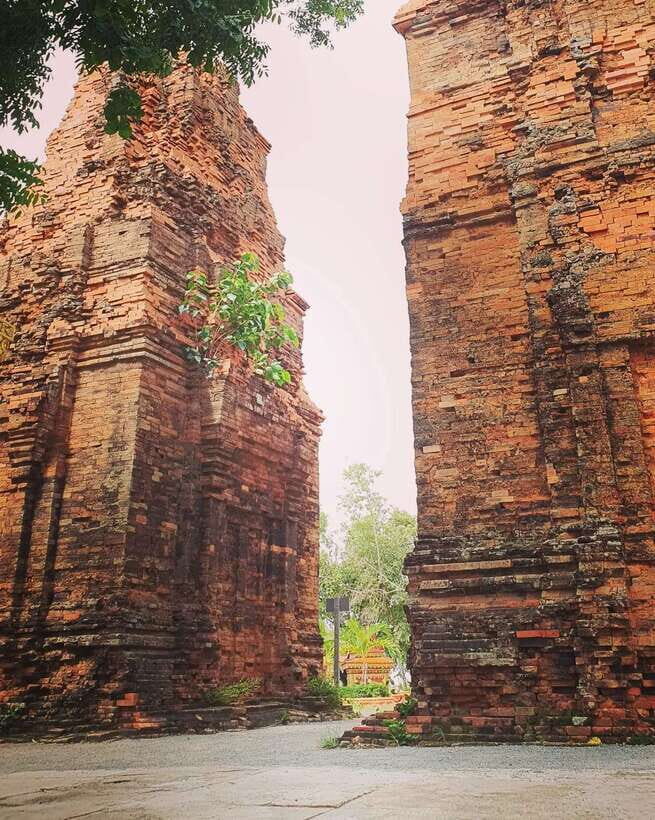 One Day Trip to Phnom Da, Ta Prohm Bati, Neang Khmao & Chiso - Neang Khmao Pagoda and Yeay Peau Temple: The Black Virgin and a Mother’s Name