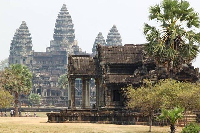 Personalised Angkor Wat Day Tour by an Air-conditioned Car - The air-conditioned car and bottled water are not a small perk