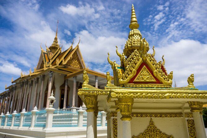 Phnom Penh Intercity - Optional sightseeing stops that actually add meaning