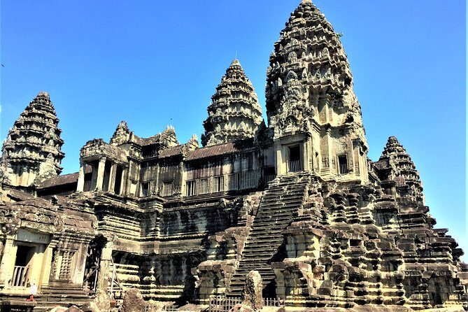 Private Angkor Sunrise Bayon Ta Prohm Bonteay Srie Vip Tour - Who should book this private sunrise Bayon Ta Prohm route?