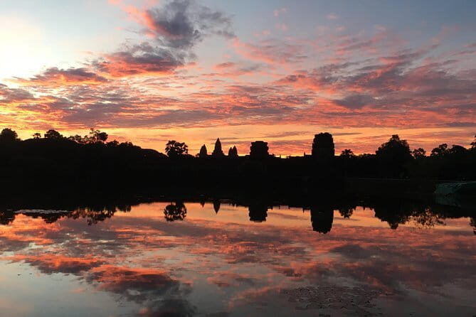 Private Angkor Wat Sunrise Guide Tour include Breakfast and Snack - Weather and season: rainy season can be a plus