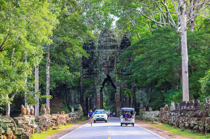 Private Angkor Wat Sunset Tour with Lunch and Snack Included - Angkor Wat first: the world’s biggest holy structure, explained