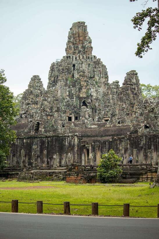 Private Angkor Wat Sunset Tour with Lunch and Snack Included - Victory Gate and lunch: refuel, then keep going