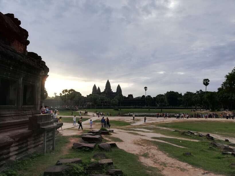 Private Angkor Wat Temple Tour - Price and value: $35 for a guided day that avoids hassles