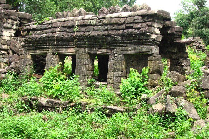Private Banteay Chhmar, Banteay Toap & Ang Trapaeng Thma Guided Tour - Food on the route: breakfast, lunch, and a temple dinner