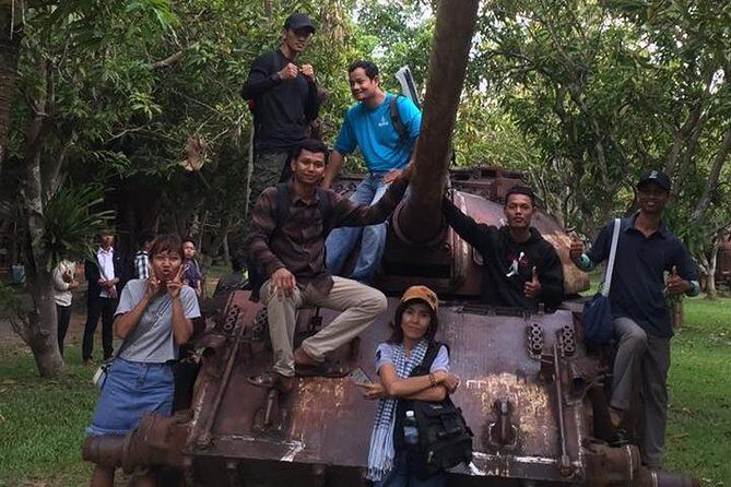 Private City Tour in Siem Reap - Stop 1: Royal Residence and Royal Park, where worship is part of daily space
