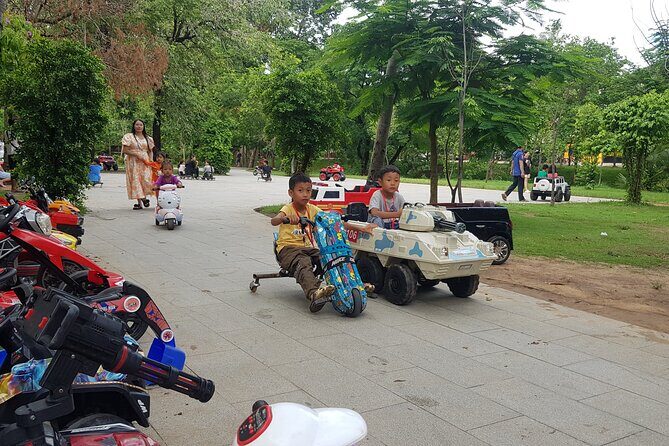 Private City Tour in Siem Reap - Stop 5: Psar Chaa Old Market, souvenirs and snacks with local rhythm