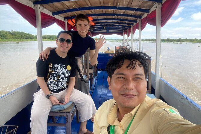 Private Kompong Phluk Floating Village Guided Tour - The first stop: pagoda or local market before the water
