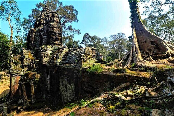 Private Siem Reap 4 Days: Full Exploration of the Angkor Complex - Phnom Bakheng and sunset strategy: how to think about the light moments