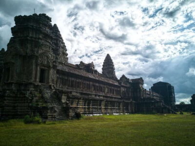 Private Sunrise Angkor Wat Tour - Angkor Thom’s South Gate: your first lesson in Khmer design