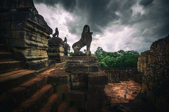 Private Transfer : Siem Reap ↔ Battambang - Staying cool: ice-cold water and cold towels change the whole trip