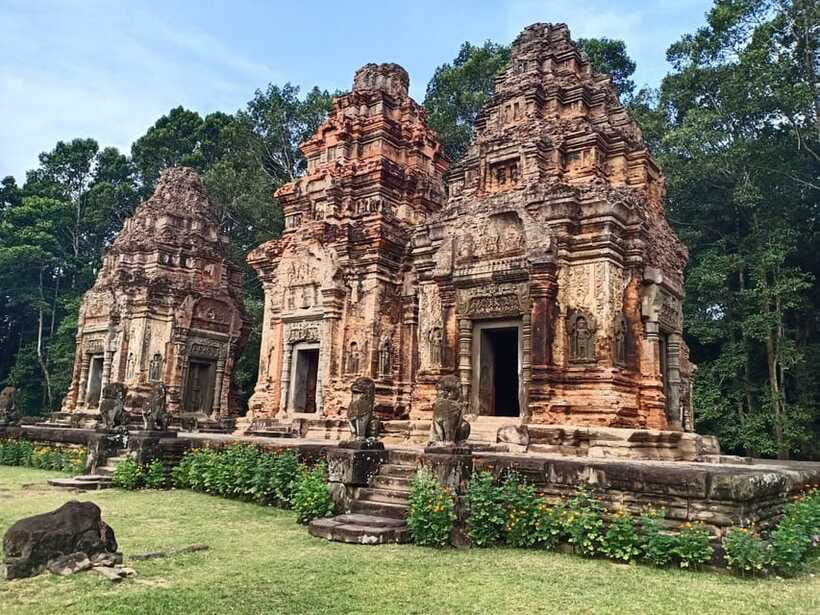 Private Trip to Banteay Srei, Rolous Group & Tonle Sap Lake - What’s included (and what you’ll pay for separately)