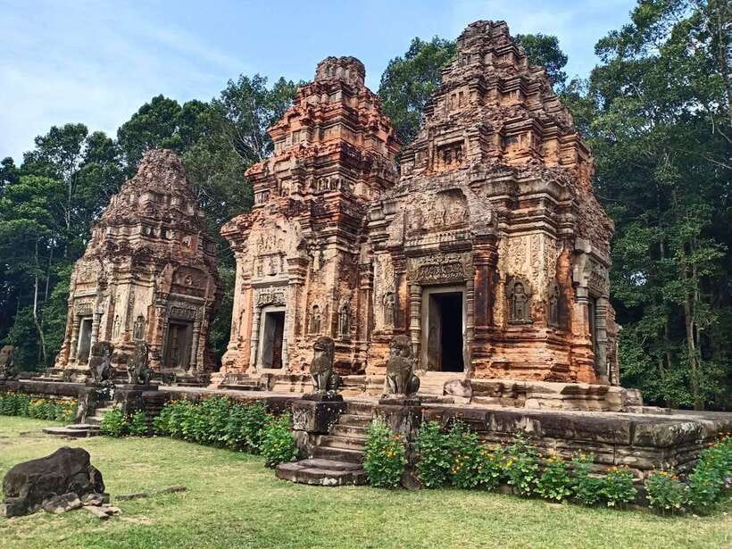 Private Trip to Banteay Srei, Rolous Group & Tonle Sap Lake - Banteay Srei: delicate pink carvings, different from the usual Angkor look