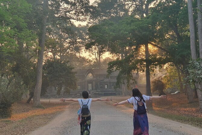 Private Two Days Siem Reap Temples Discovery Guided Tour - Srah Srang lunch break: where the day gets real and flexible