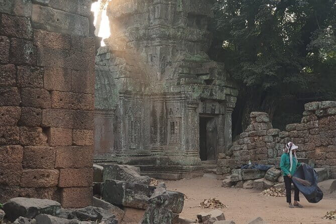 Private Two Days Siem Reap Temples Discovery Guided Tour - Starting at 9:00 AM: pickup, timing, and how the pace feels
