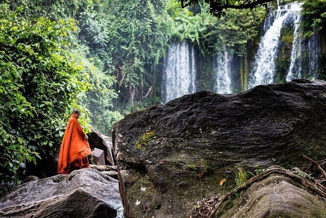 Private Vehicle - Kulen Waterfall and 1000 Lingas - How the Private Vehicle Changes the Whole Day