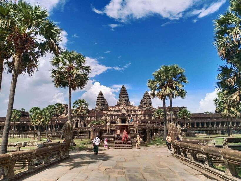 Sharing Trip to Angkor Temple with sunset - Hotel lobby pickup and a realistic plan for the heat