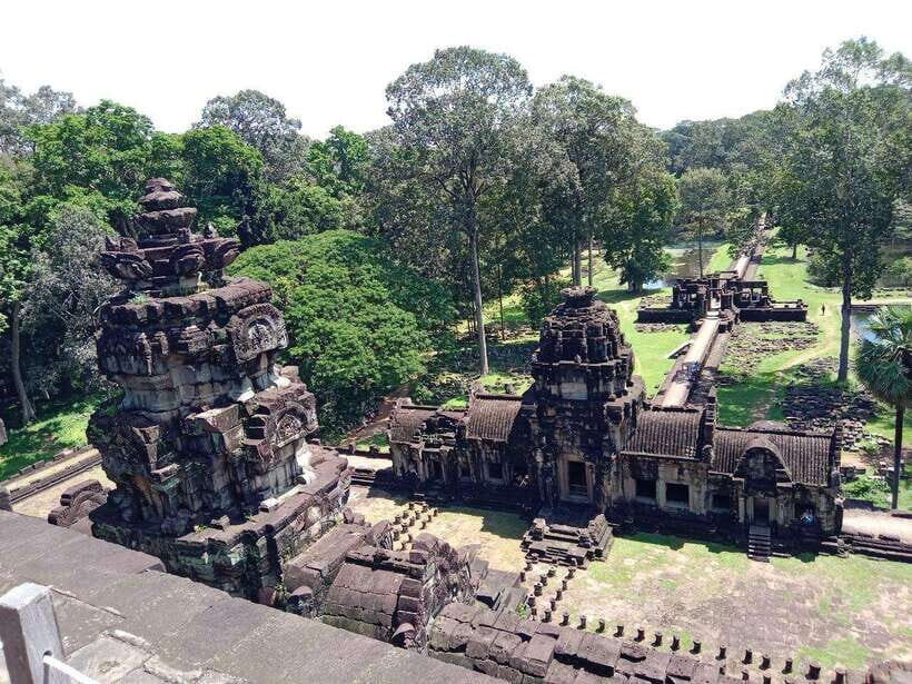 Sharing Trip to Angkor Temple with sunset - Crossing into Angkor Thom via the South Gate