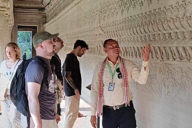 Siem Reap Angkor Airport to Siem Reap City by Shuttle Bus - English-Speaking Driver and On-the-Road Stories